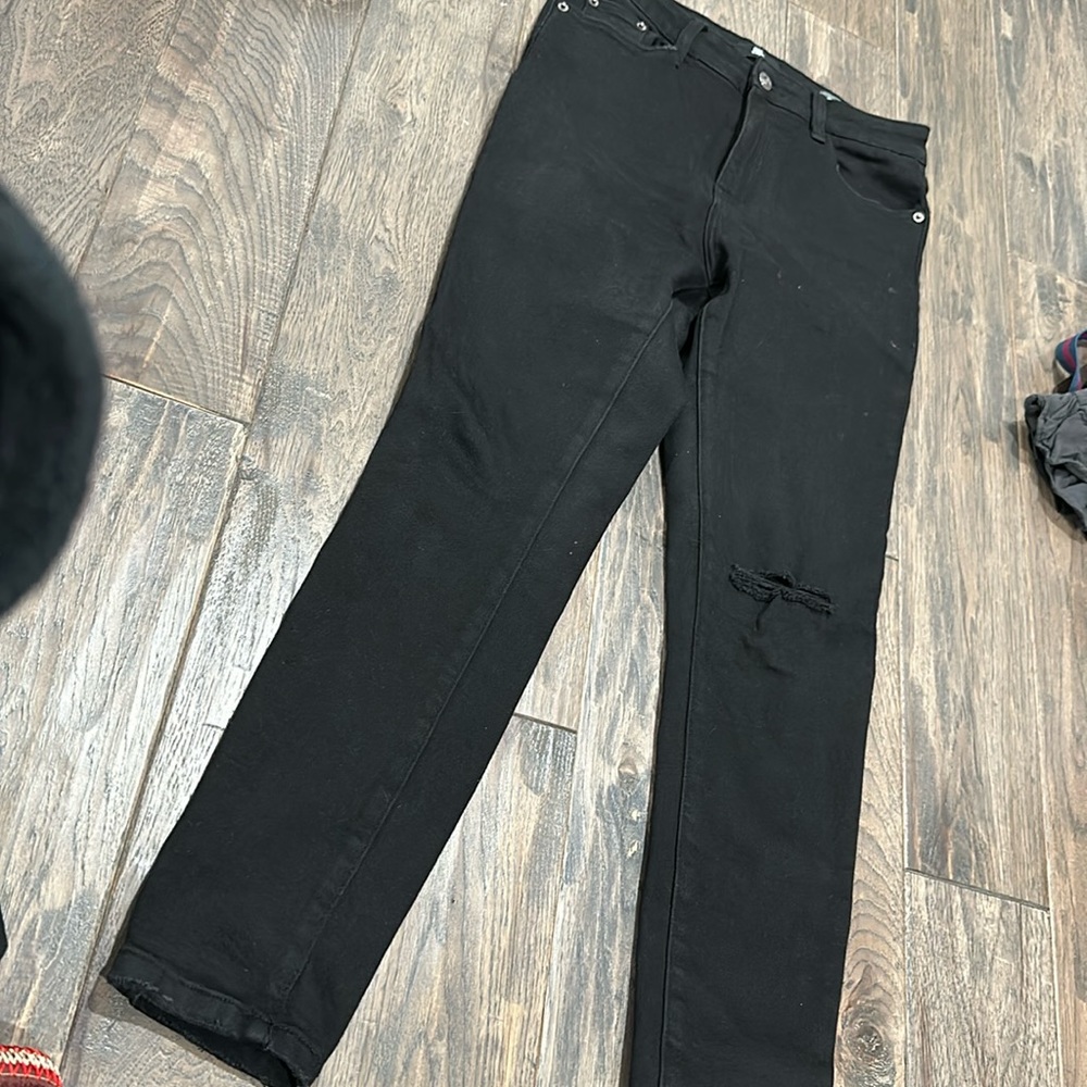 l&m // black distressed skinny jeans